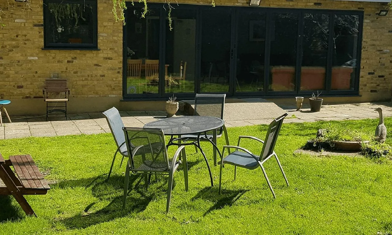 **  Manor House London Otel Woodford Birleşik Krallık