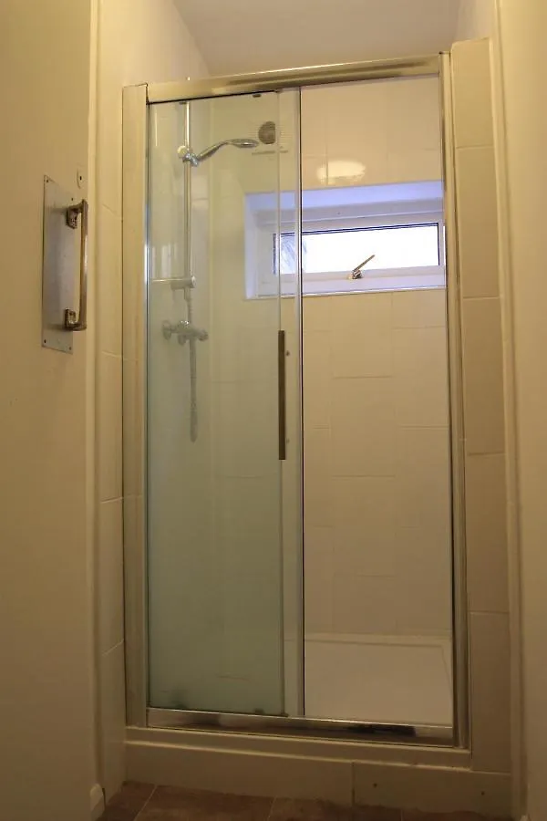 **  Manor House London Otel Woodford Birleşik Krallık